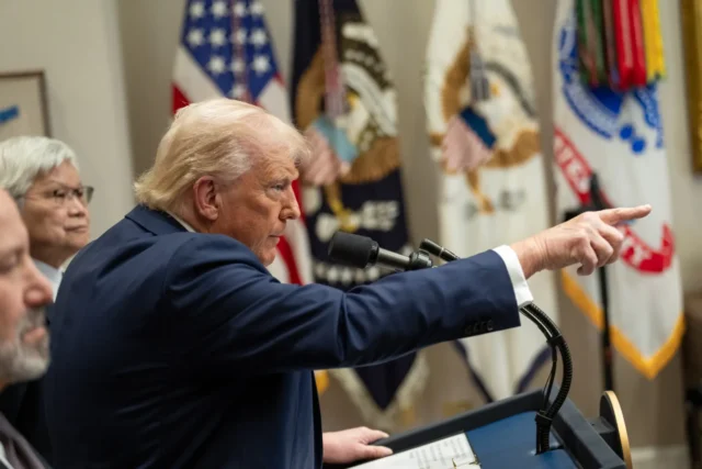 Ради мира: Трамп продаст Киеву оружие, чтобы разбомбить Москву и Петербург