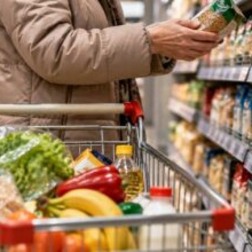 Россияне переходят на более дешевые продукты на фоне изменения потребительского спроса и роста цен